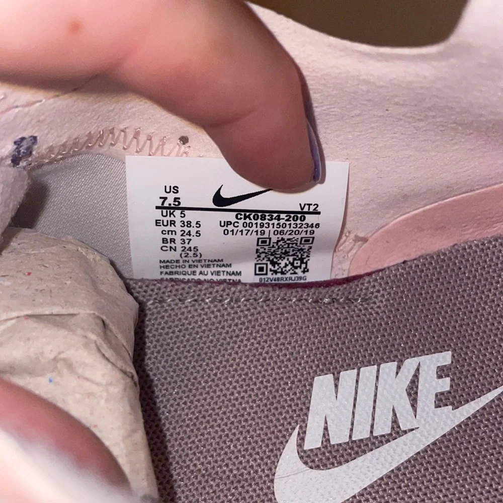 Women’s Nike React - Picture 4 of 4